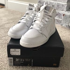 Micheal Jordan tennis shoes